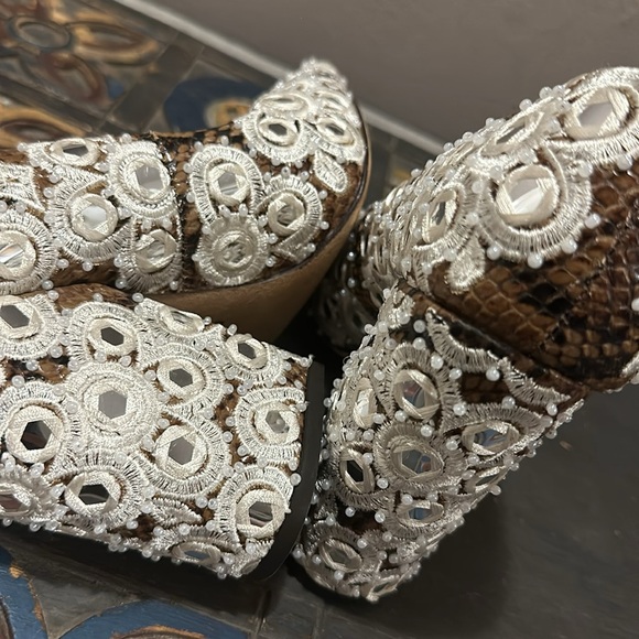 $400 TORY BURCH FRANCESCA SUEDE EMBROIDERED POINTY PUMP COFFEE Size 5 - Picture 10 of 12